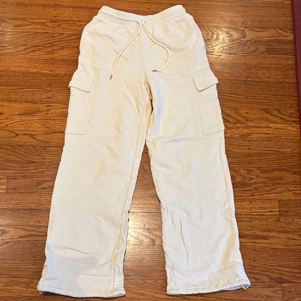 Uniqlo Cream Cargo Sweatpants for women
